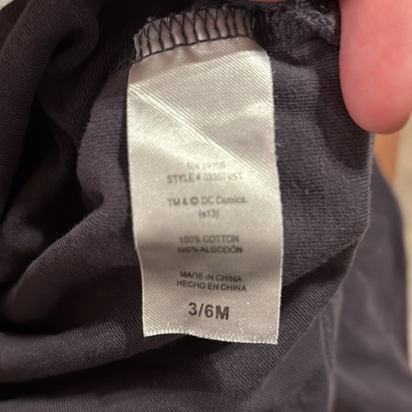 Batman Gray and Yellow Bodysuit Onesie - Picture 3 of 4